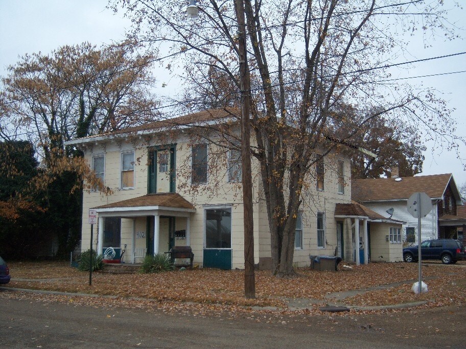 Primary Photo - 402 W Schwartz St
