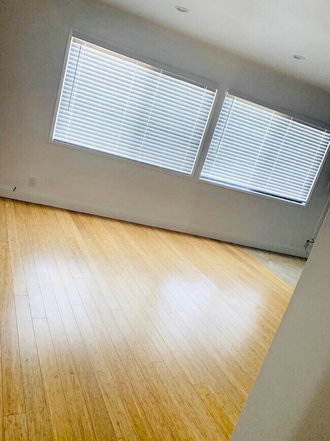 Foto del edificio - 913 Pico Blvd