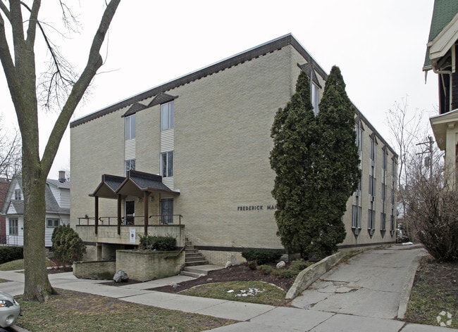 Primary Photo - Fredrick Manor - DOGS ALLOWED