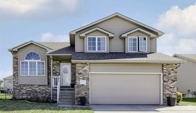 Building Photo - 5911 Clear Creek Dr
