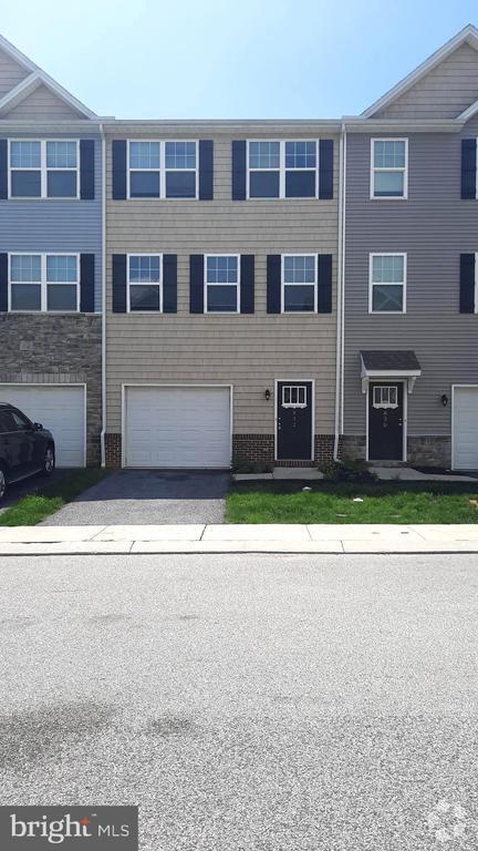 Building Photo - 832 Admiral's Quay Dr