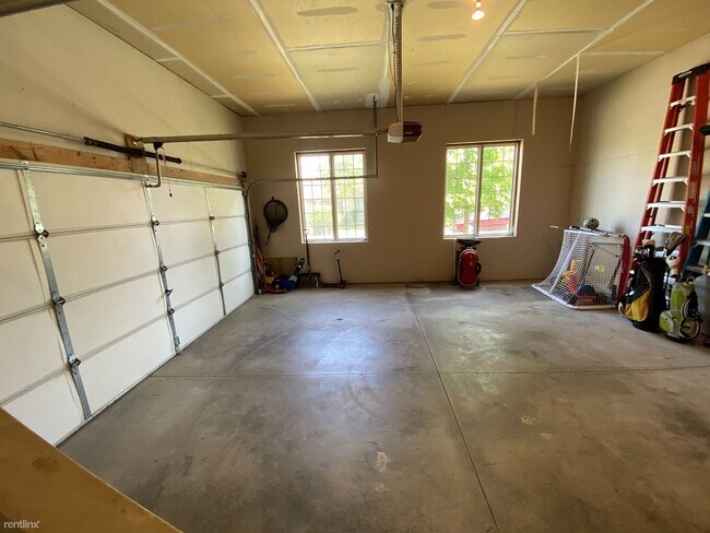 Building Photo - 3 br, 2.5 bath House - 5909 Villa France Ave