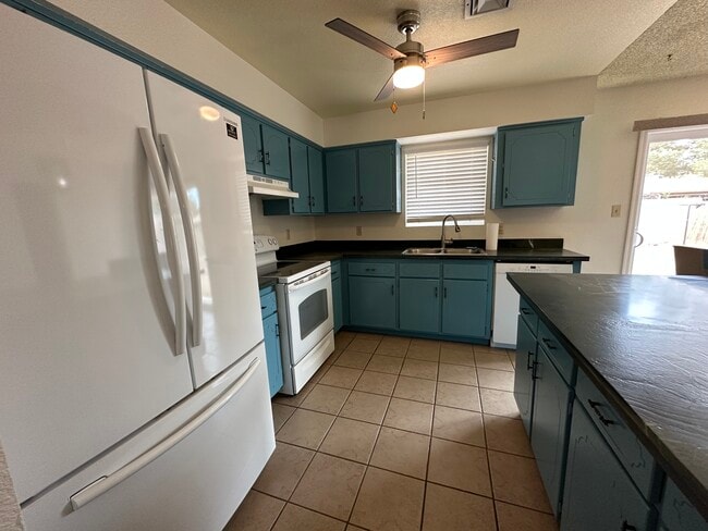 Foto del edificio - 4352 W 18th St
