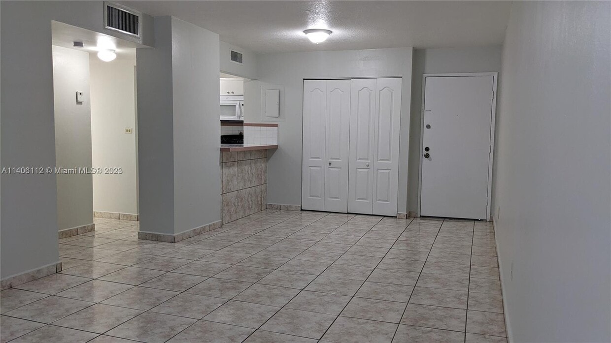 210 Fontainebleau Blvd Unit 210, Miami, FL 33172 Room for Rent in Miami, FL