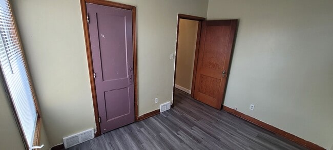 Building Photo - Upper Floor Apartment
