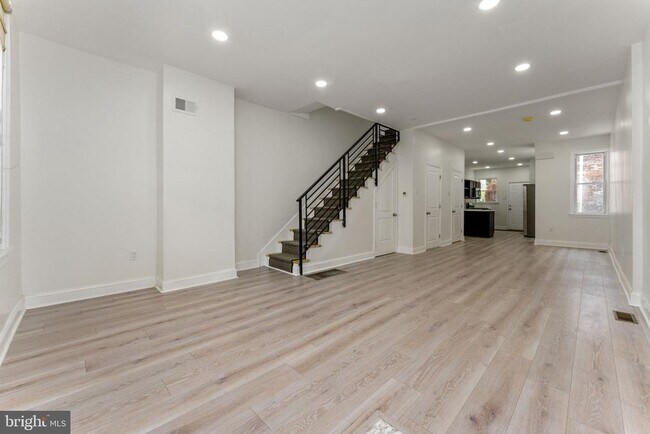Building Photo - 7 S 53rd St