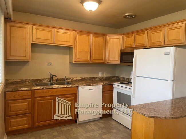 Building Photo - 2143 W 16th Ct