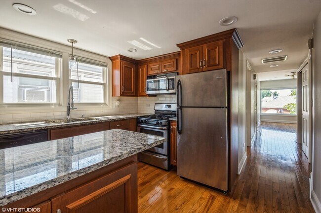 Foto del edificio - 5307 N Lynch Ave