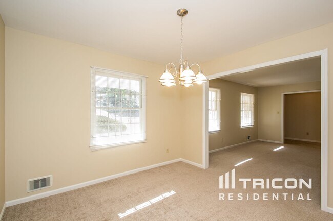 Building Photo - 5185 Erin Road SW Atlanta GA