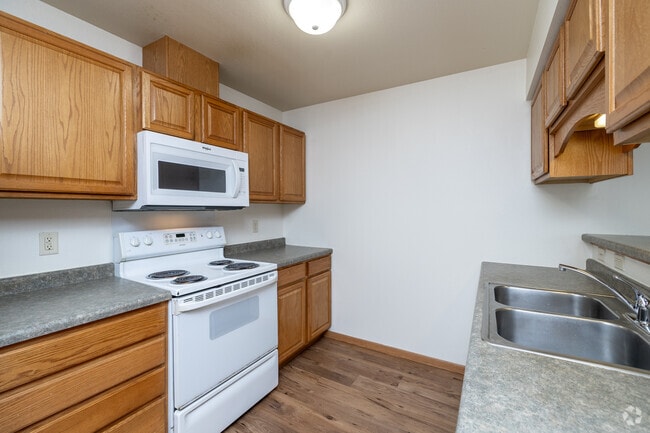 2BR, 1BA - 1,041SF - Kitchen - Gateway Place Apartments