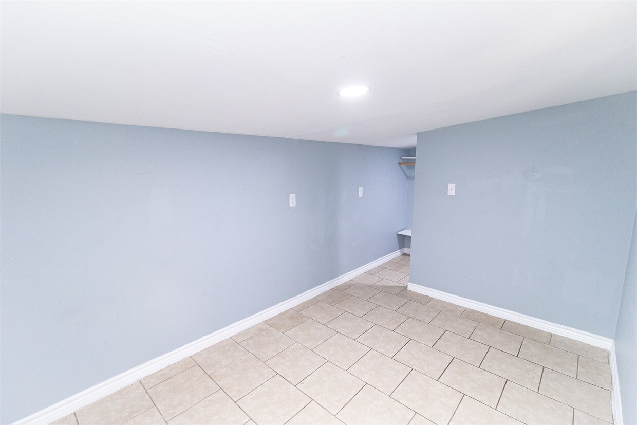 Building Photo - 25128 Faraway Ln