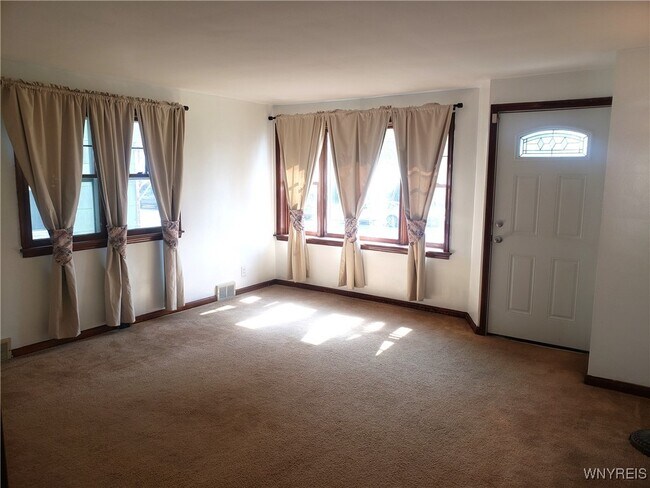 Foto del edificio - 2744 Woodlawn Ave