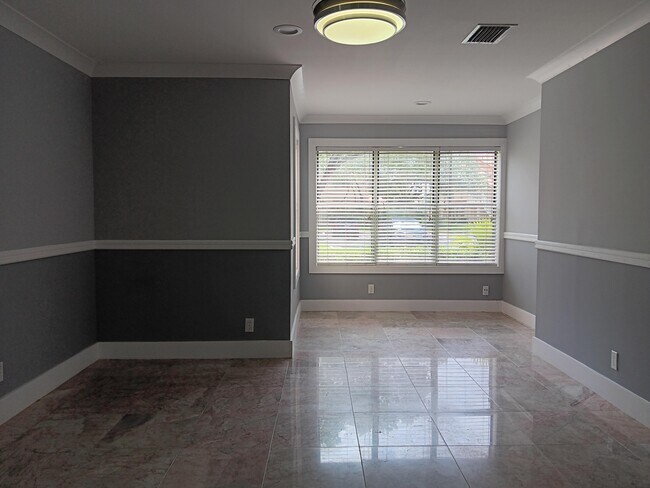 Building Photo - 3440 Pinewalk Dr N