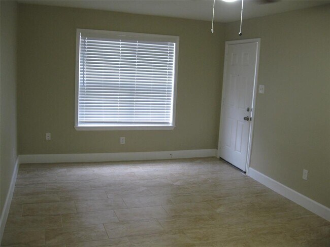 Foto del edificio - 3010 Oakdale St
