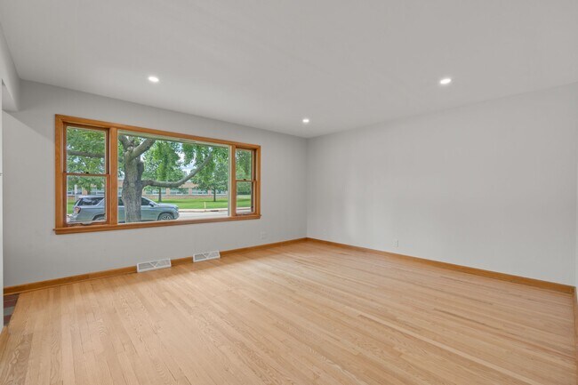 Foto del edificio - 815 N Roosevelt Ave