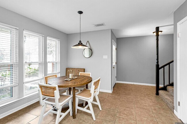 Foto del edificio - 9221 Fox Run Ave