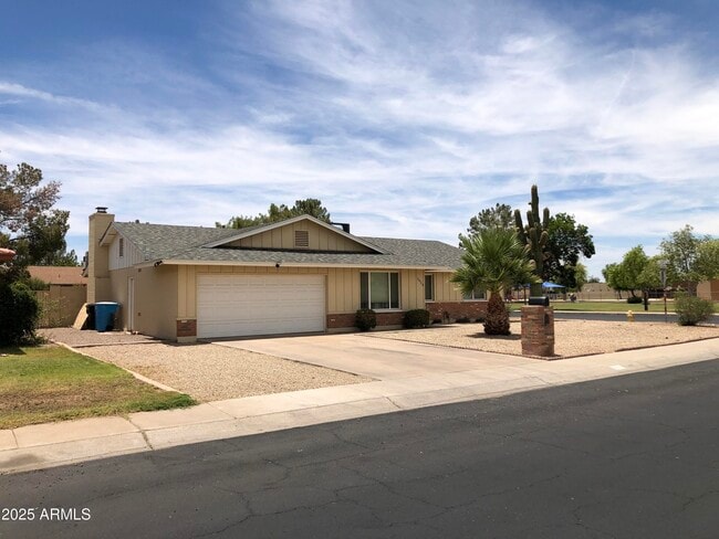 Building Photo - 2923 W Evans Dr