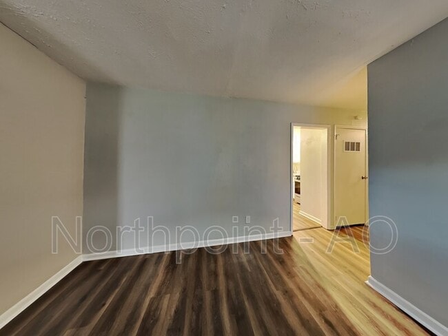 Building Photo - 4435 Lincolndale Dr