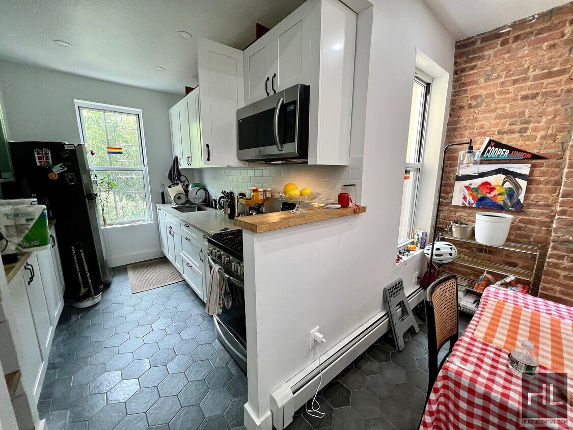 Primary Photo - 2BR In the Heart Of Bushwick East Williams...