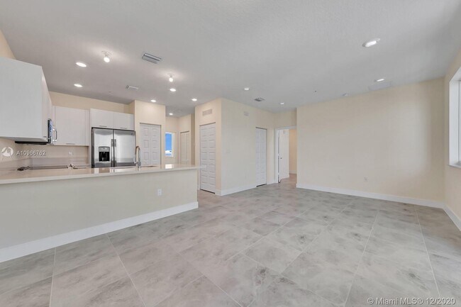 Foto del edificio - 10295 NW 64th Terrace