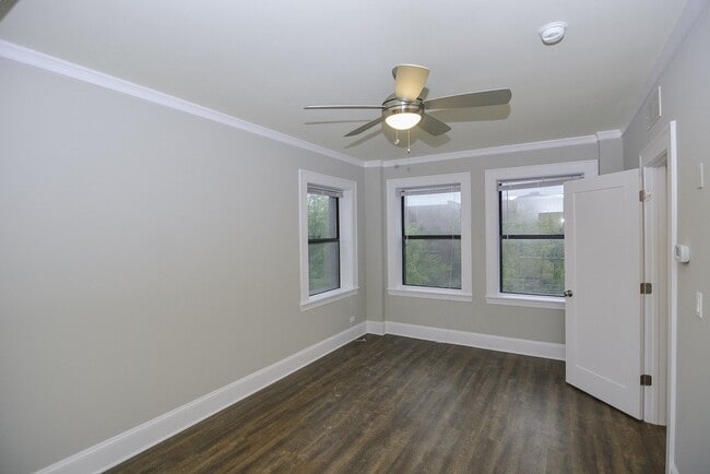 Building Photo - 817 W Lakeside Pl