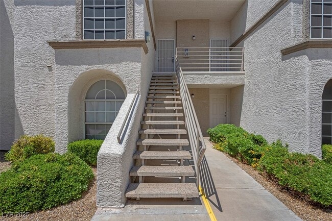 Building Photo - 3150 N Soft Breezes Dr