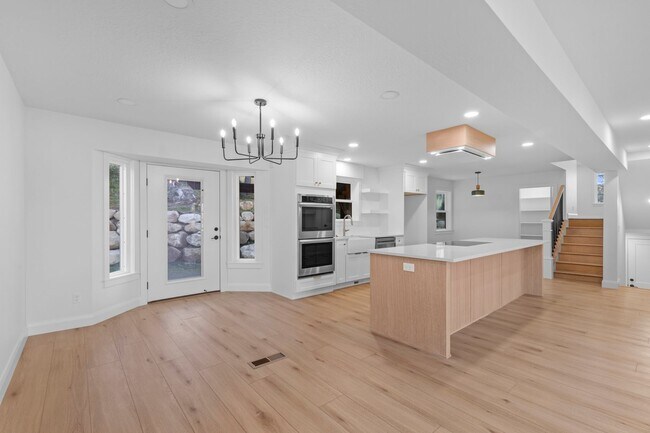 Foto del edificio - Elevated 5-Bedroom Home in Sandy, UT with Mountain Views!