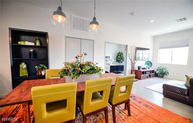 Building Photo - 3 br, 2 bath Apartment - 435 E Center St