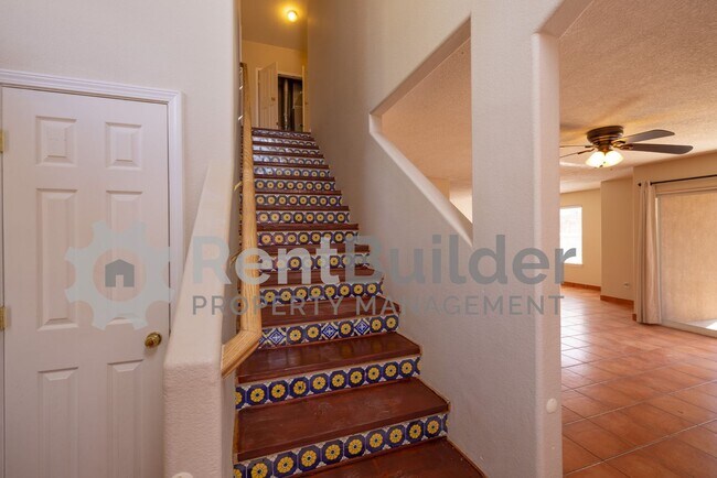 Foto del edificio - LEASE PENDING - PLEASE APPLY AT YOUR OWN D...