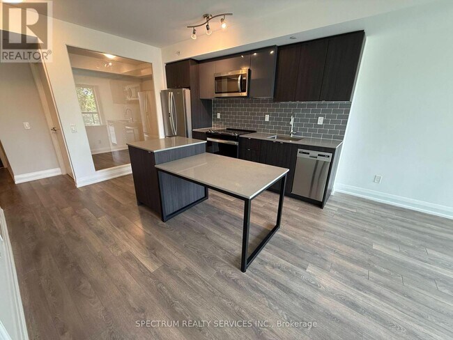 Photo du bâtiment - 1461 Lawrence Ave W
