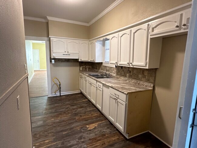 Kitchen - 829 S 17th St