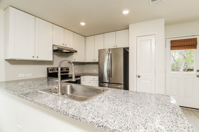 Foto del edificio - 3 bedroom located off Medina Base - About 5 miles from Lackland AFB