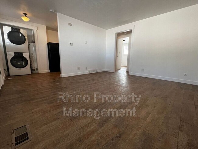 Foto del edificio - 548 N Redwood Rd