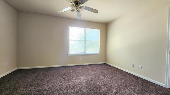 Foto del edificio - 618 Heatherton Hill Ln
