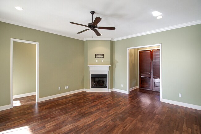 Foto del edificio - 165 Harvey Cir