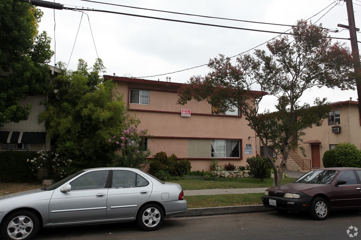 Building Photo - 7412 Canby Ave