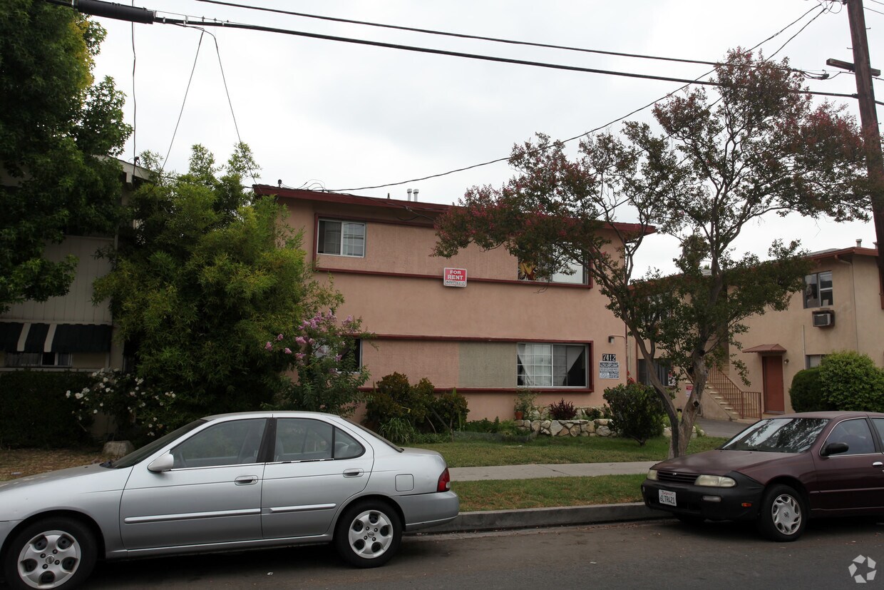 Foto del edificio - 7412 Canby Ave