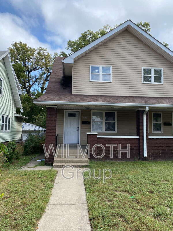 Building Photo - 1027 Blaine Ave