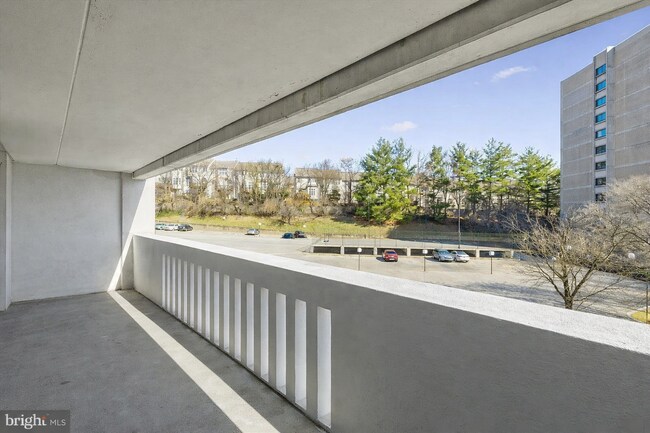 Foto del edificio - 6101 Edsall Rd