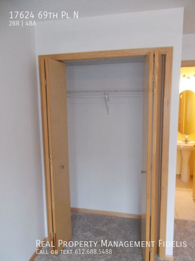 Foto del edificio - Spacious 2 Bedroom, 4 bath townhome