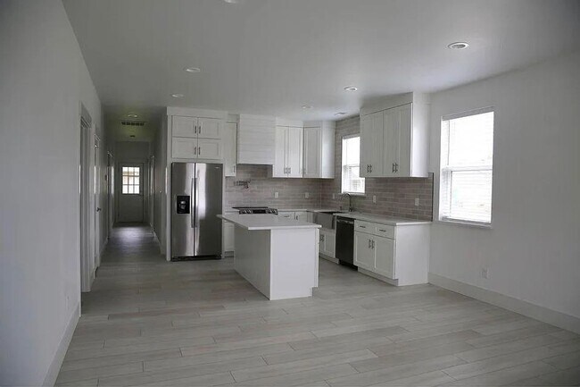 Foto del edificio - Modern Duplex for Rent