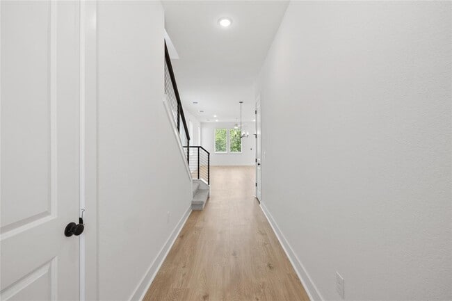 Building Photo - 1608 Kit Cir