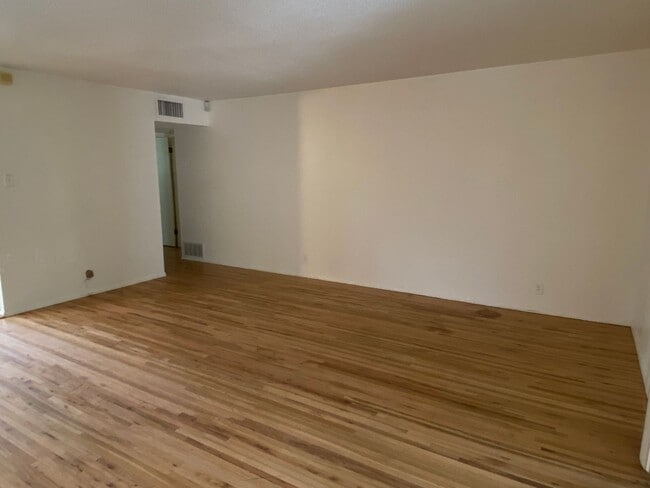 Building Photo - 1612 Princeton Dr SE
