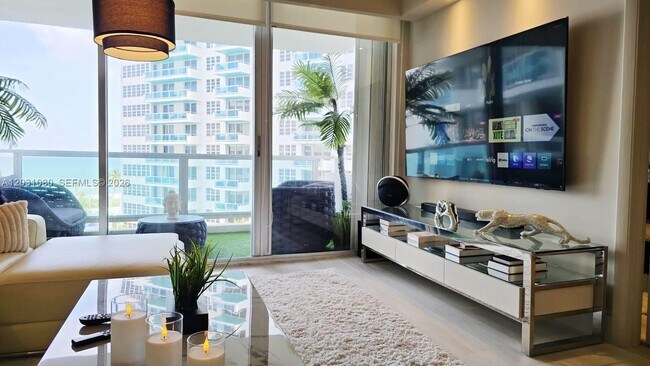 Foto del edificio - 5151 Collins Ave