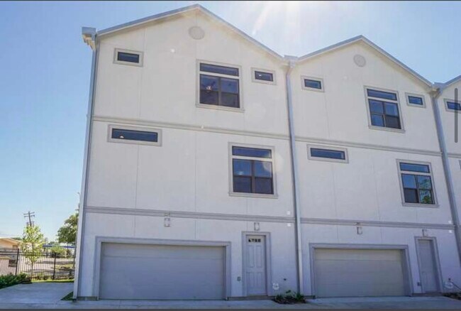 Foto del edificio - 3351 Kilgore St