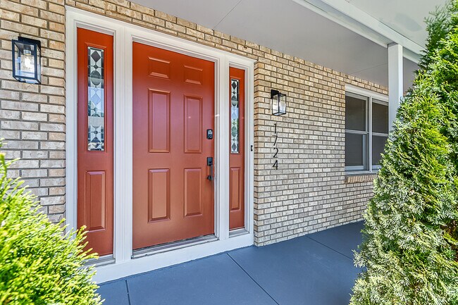 Building Photo - 1724 Westchester Ln