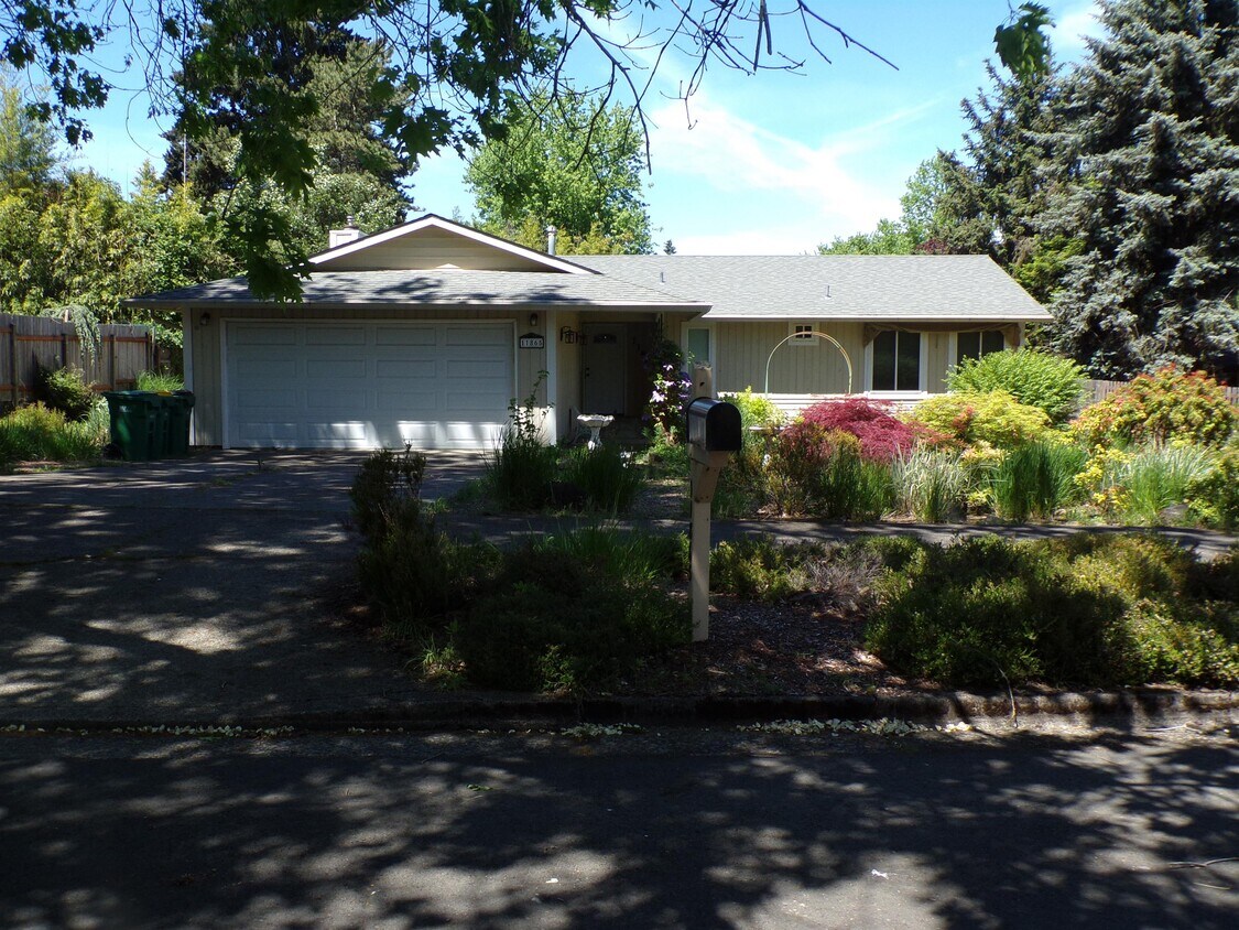 Primary Photo - 11865 SW Ebberts Ct