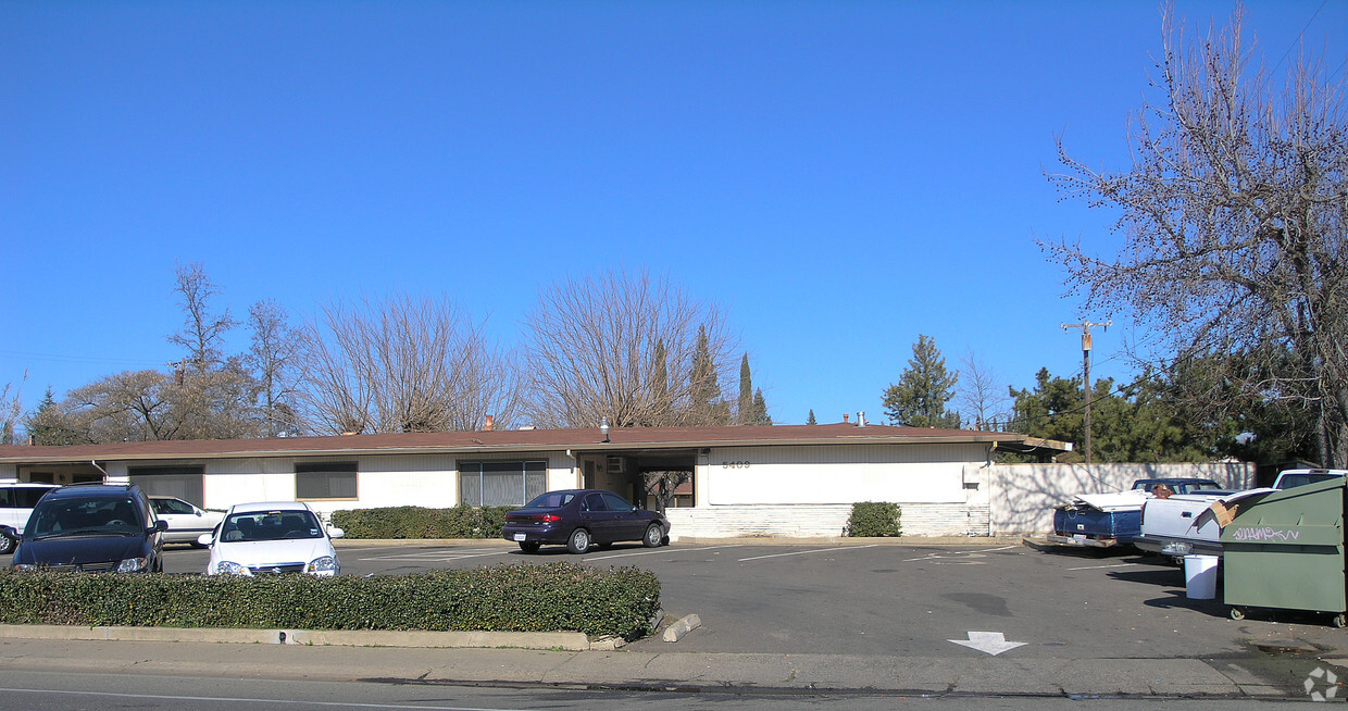 Primary Photo - Parkside Apartments
