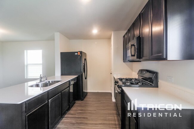 Foto del edificio - 5697 McClelland St