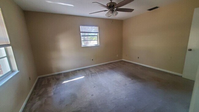 Foto del edificio - Large 2 Bedroom, 2.5 Bath with large Den and Family Room in Rainbows End, Dunnellon, FL